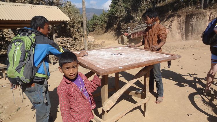 Joueurs de carom, billard népalais