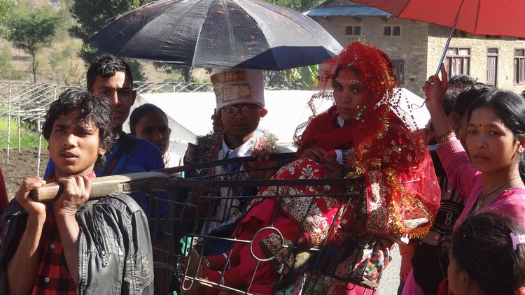 Mariée népalaise en habit de mariage